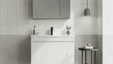 Yaz sonu banyo yenilemesinde Orka turu: ölçü, ayna adı ve gerçek fiyat
